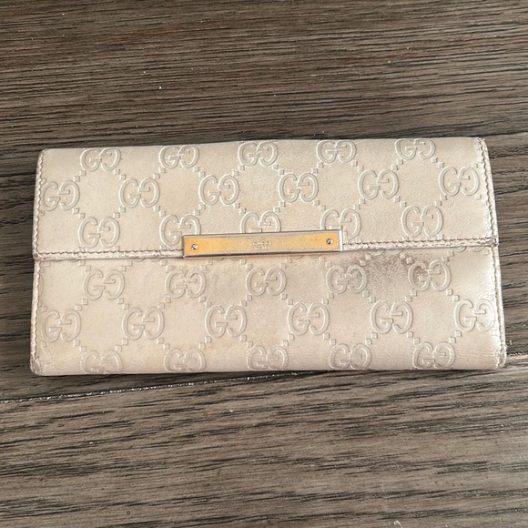 Gucci Handbags - GUCCI Ivory Guiccissima Leather Wallet